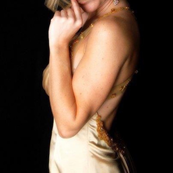 Absolutely positively gorgeous gold gown - Picture 5 of 6